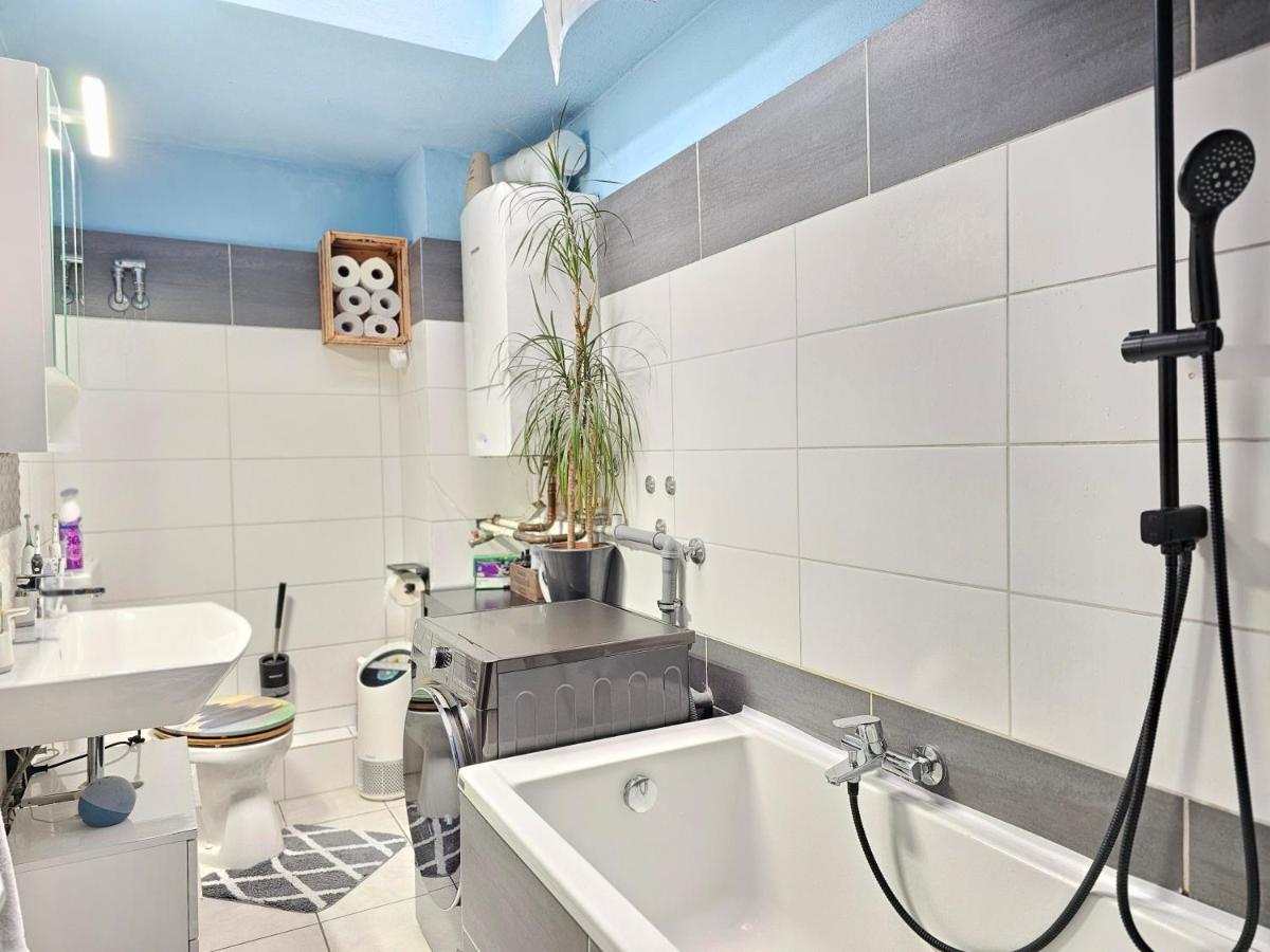 Doppelzimmer 1 I Geteiltes Bad & Kueche I Mit Dem Zug Nur 4 Min Bis Zum Hauptbahnhof Freiburg im Breisgau Exteriör bild
