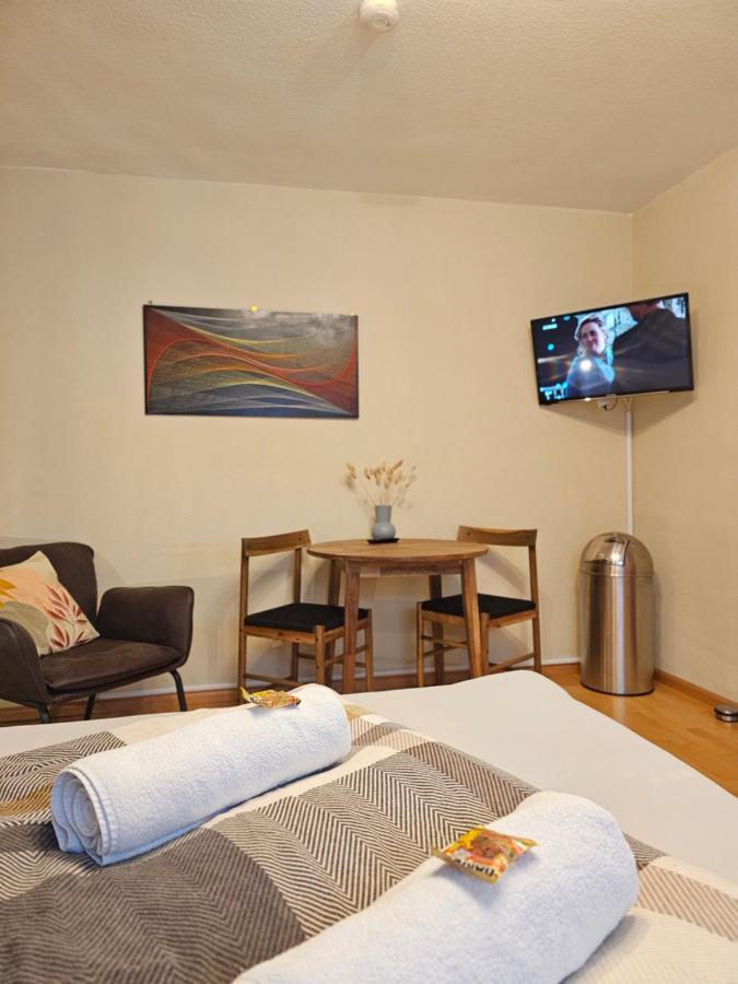 Doppelzimmer 1 I Geteiltes Bad & Kueche I Mit Dem Zug Nur 4 Min Bis Zum Hauptbahnhof Freiburg im Breisgau Exteriör bild