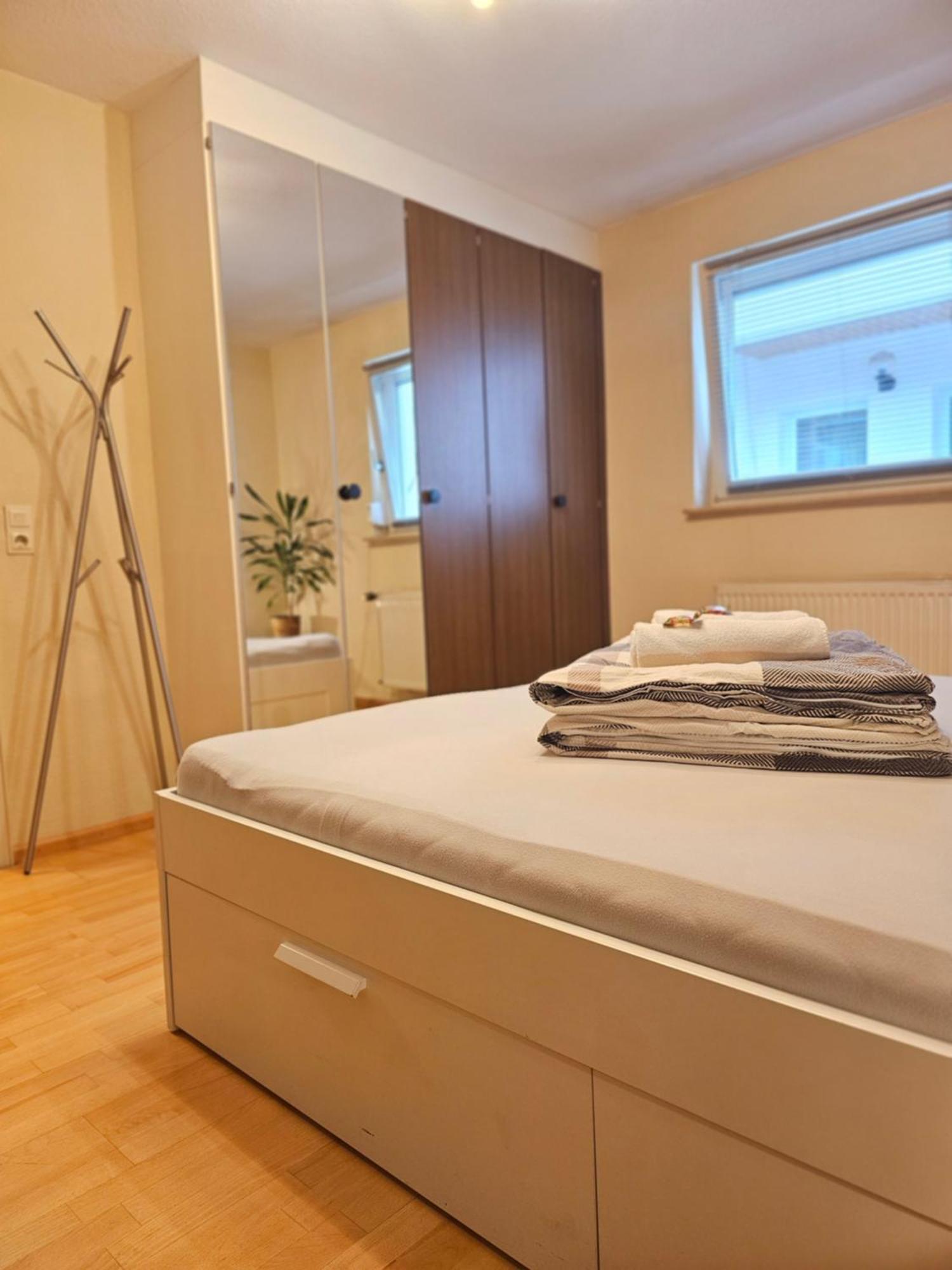 Doppelzimmer 1 I Geteiltes Bad & Kueche I Mit Dem Zug Nur 4 Min Bis Zum Hauptbahnhof Freiburg im Breisgau Exteriör bild